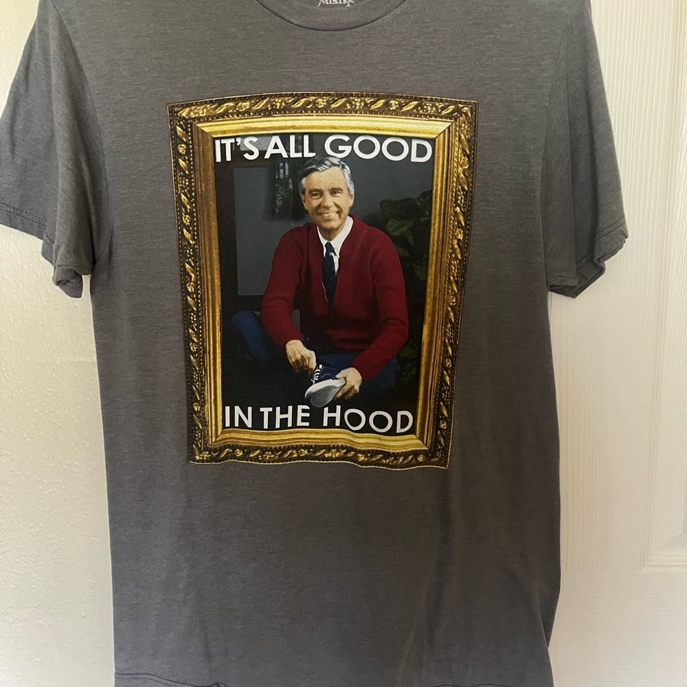 Pre owned Used Men Gray Graphic T-Shirt Mister Roger’s 50 cotton 50 polyester